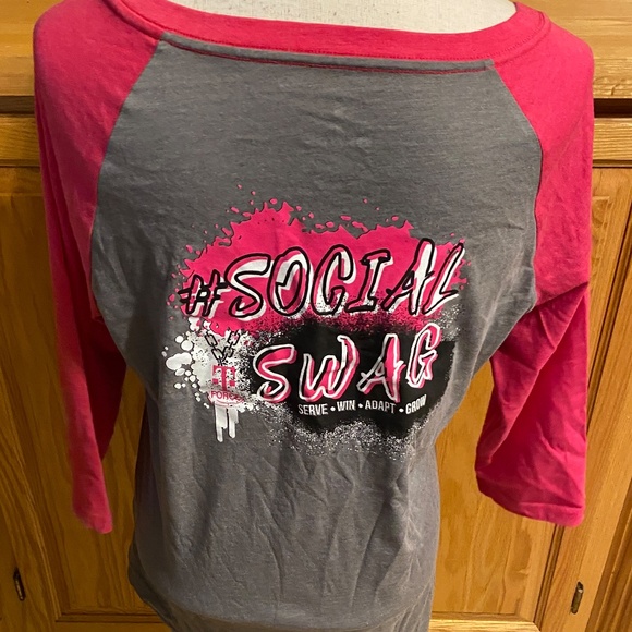 NWOT Elevate Women's Small T-Mobile T-Force Social Swag T-Shirt Gray / Pink Crew - Picture 7 of 11